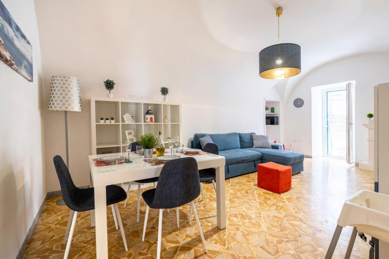 Vico II Terrace Apartment A Step From Piazza Roma Martina Franca Esterno foto